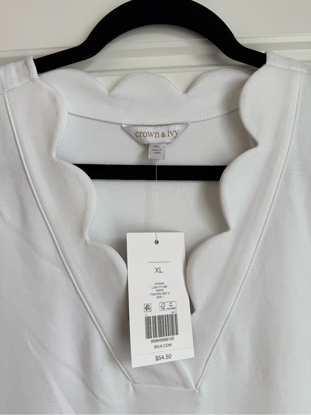 crown & ivy White Scalloped V-Neck Sleeveless Knit Top - Picture 2 of 2